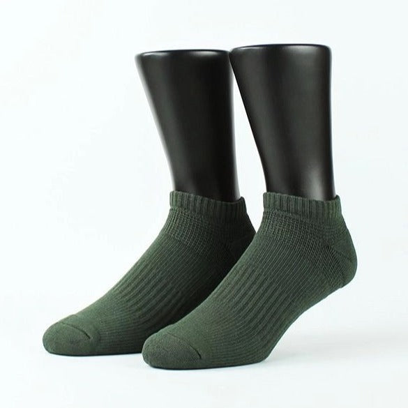 T110 Plain Light Boat-Shaped Socks