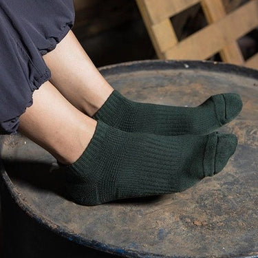 T110 Plain Light Boat-Shaped Socks