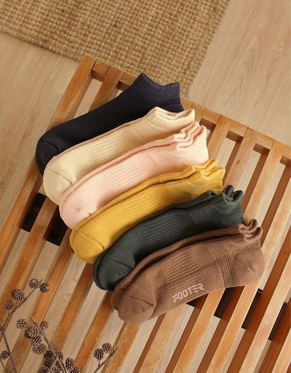 T110 Plain Light Boat-Shaped Socks
