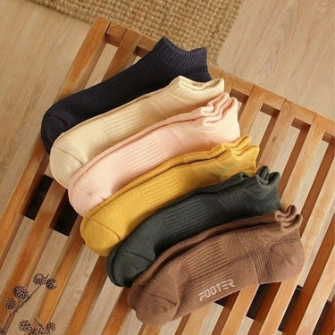 T110 Plain Light Boat-Shaped Socks